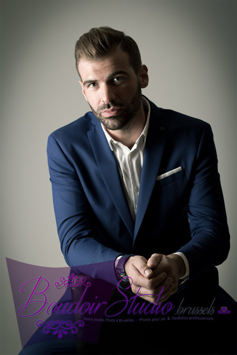 Séance photo de charme pour homme à Bruxelles avec Steve